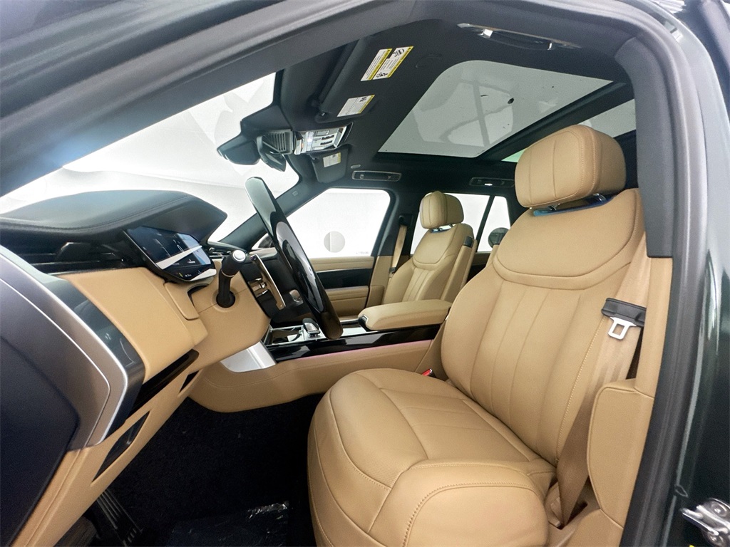 2025 Land Rover Range Rover SE photo 14
