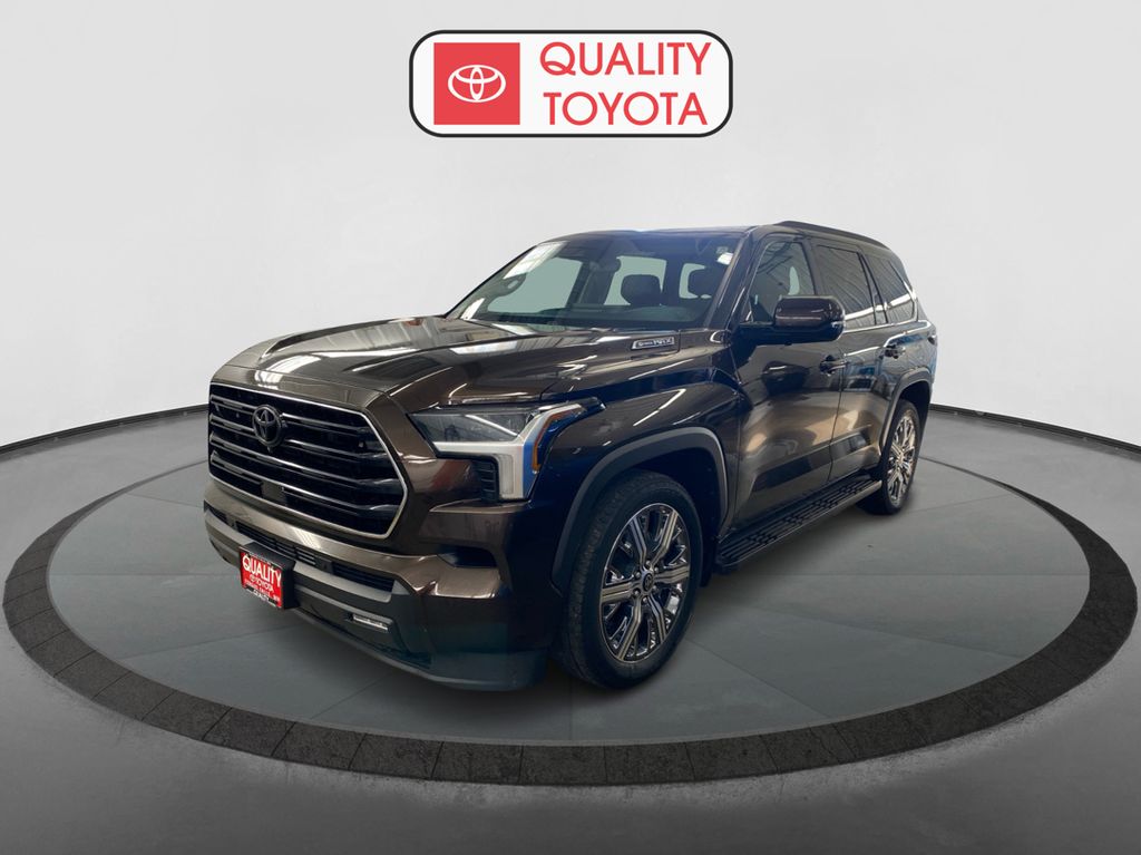 2023 Toyota Sequoia SR5's photo