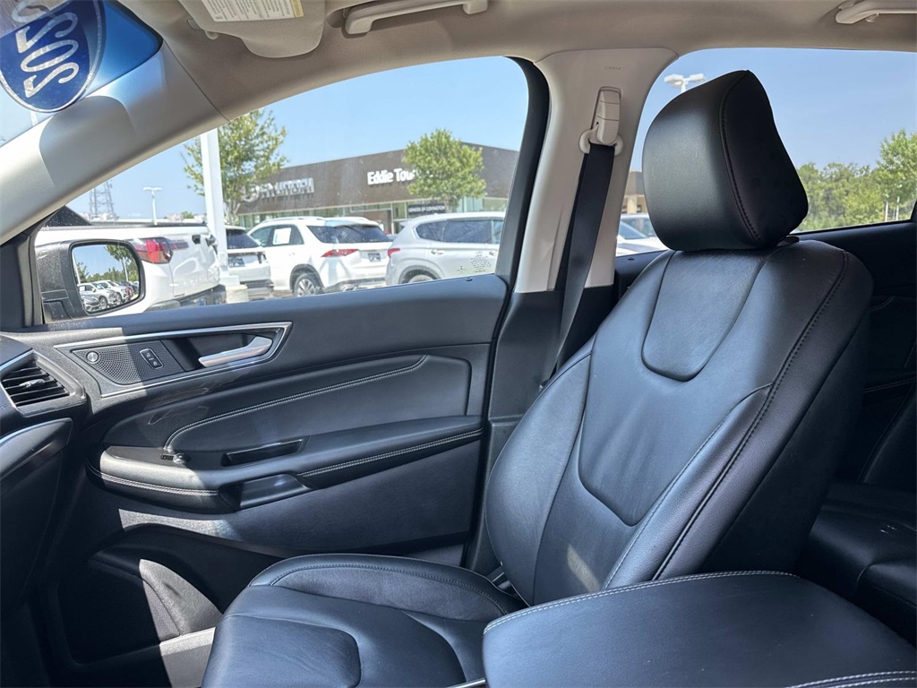 2020 Ford Edge Titanium photo 13