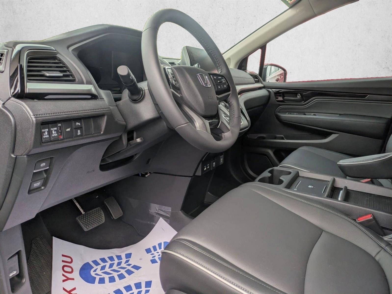 2025 Honda Odyssey Touring photo 9
