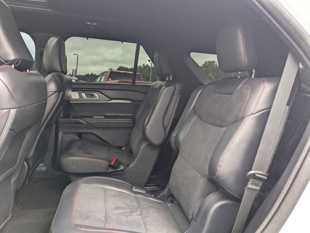 2025 Ford Explorer ST photo 21