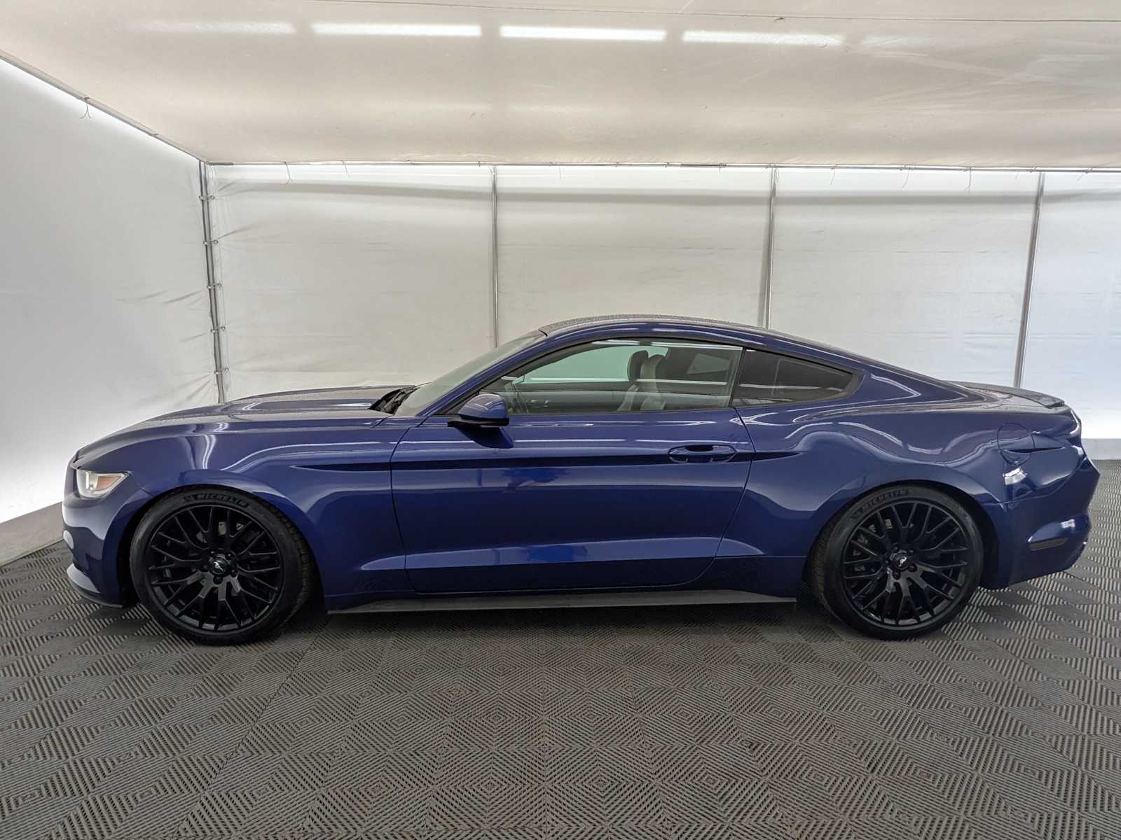 2016 Ford Mustang V6 photo 3