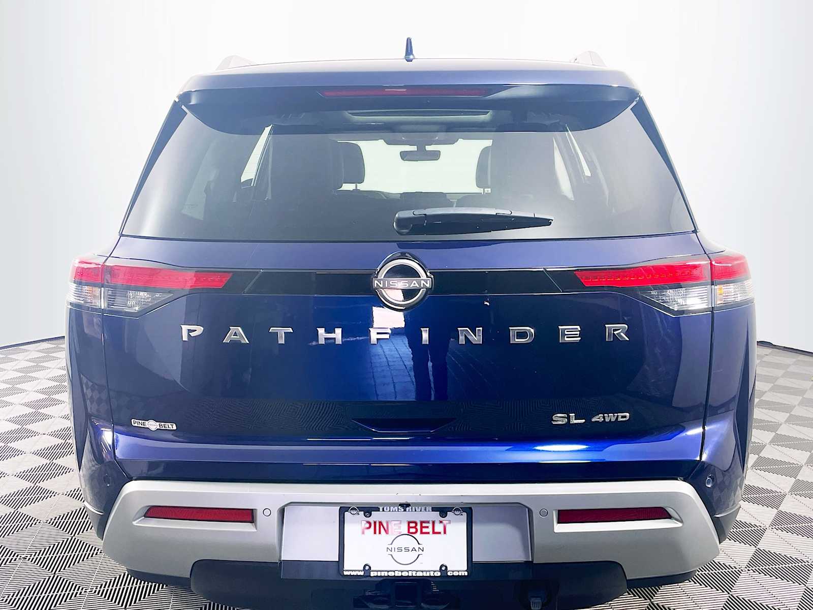 2023 Nissan Pathfinder SL photo 4