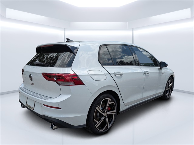 2025 Volkswagen Golf GTI SE photo 3