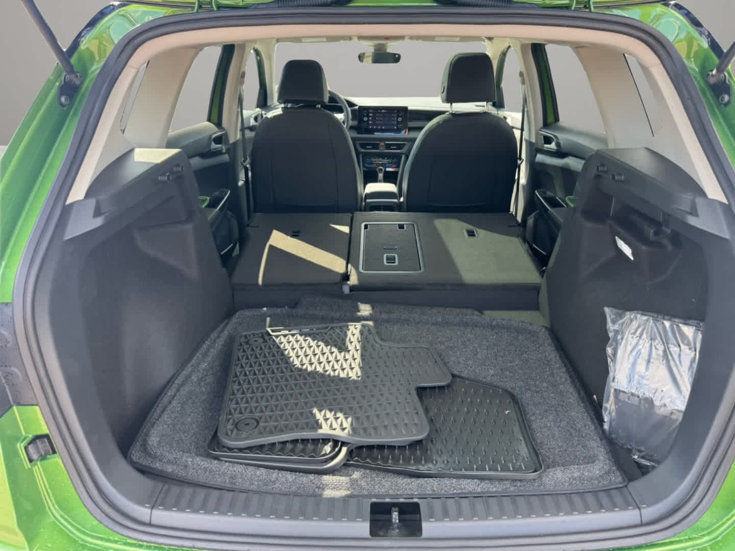 2025 Volkswagen Taos SE photo 33
