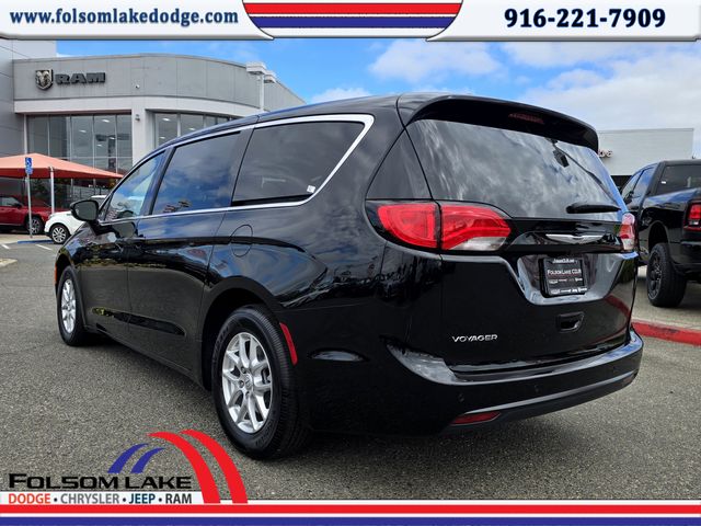 2025 Chrysler Voyager LX photo 4