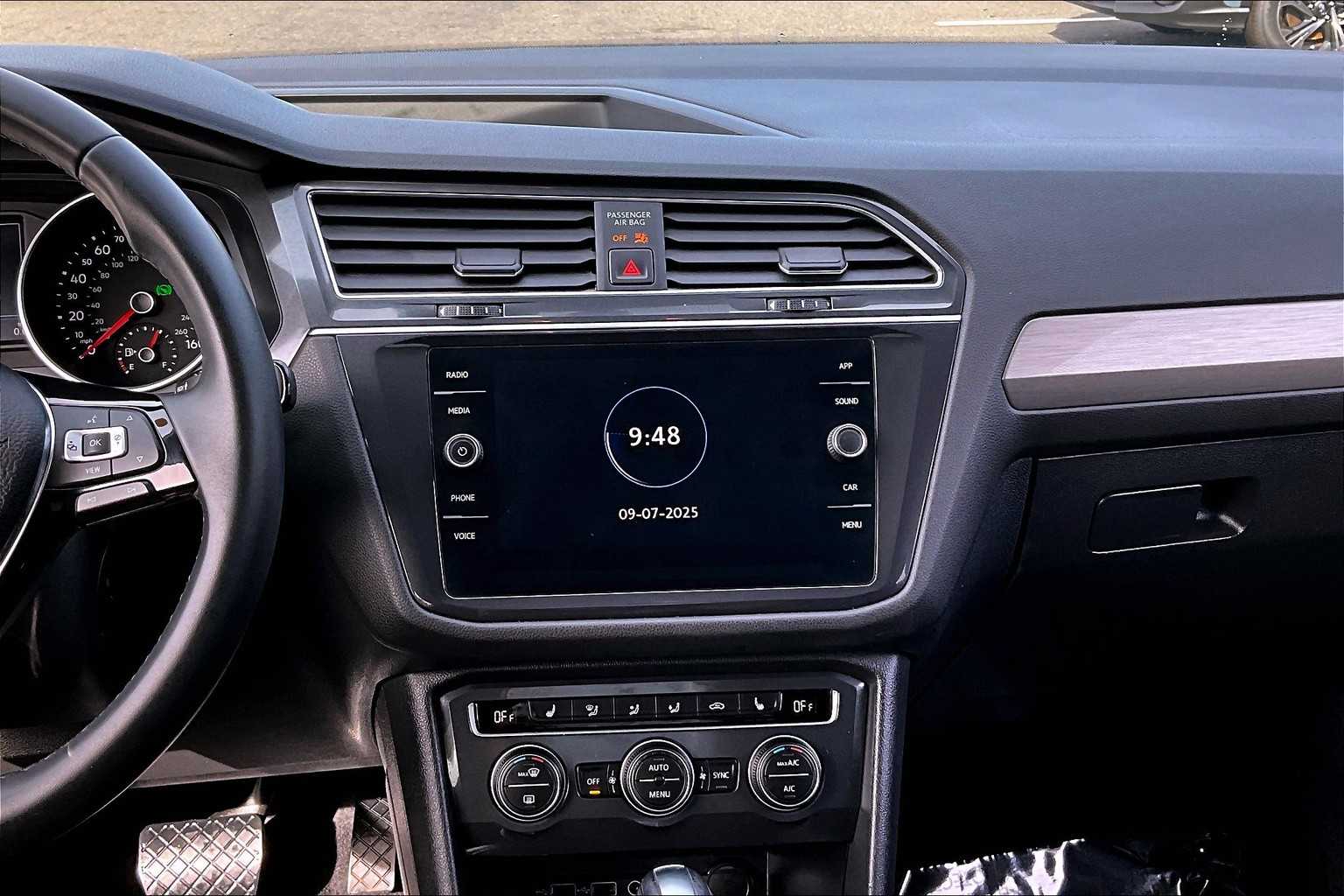 2020 Volkswagen Tiguan SE photo 6