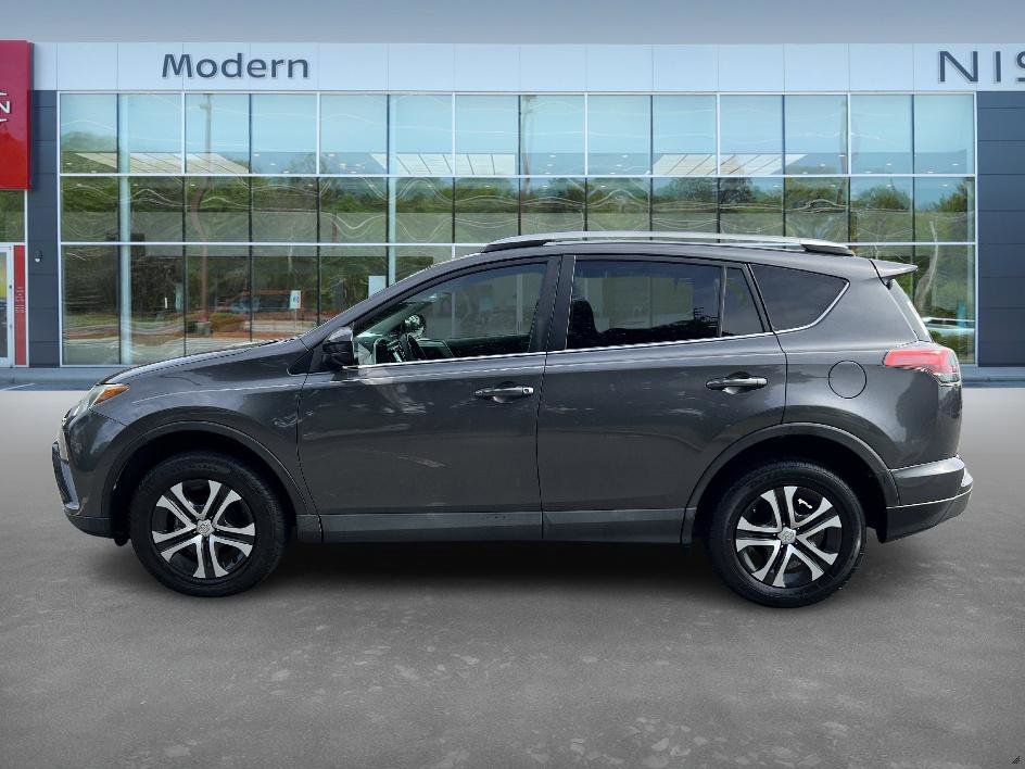 2018 Toyota RAV4 LE photo 8
