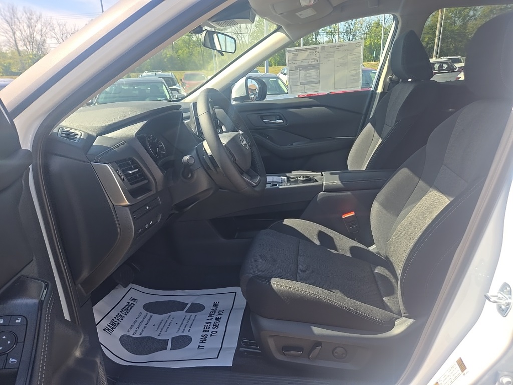 2026 Nissan Rogue SV photo 8