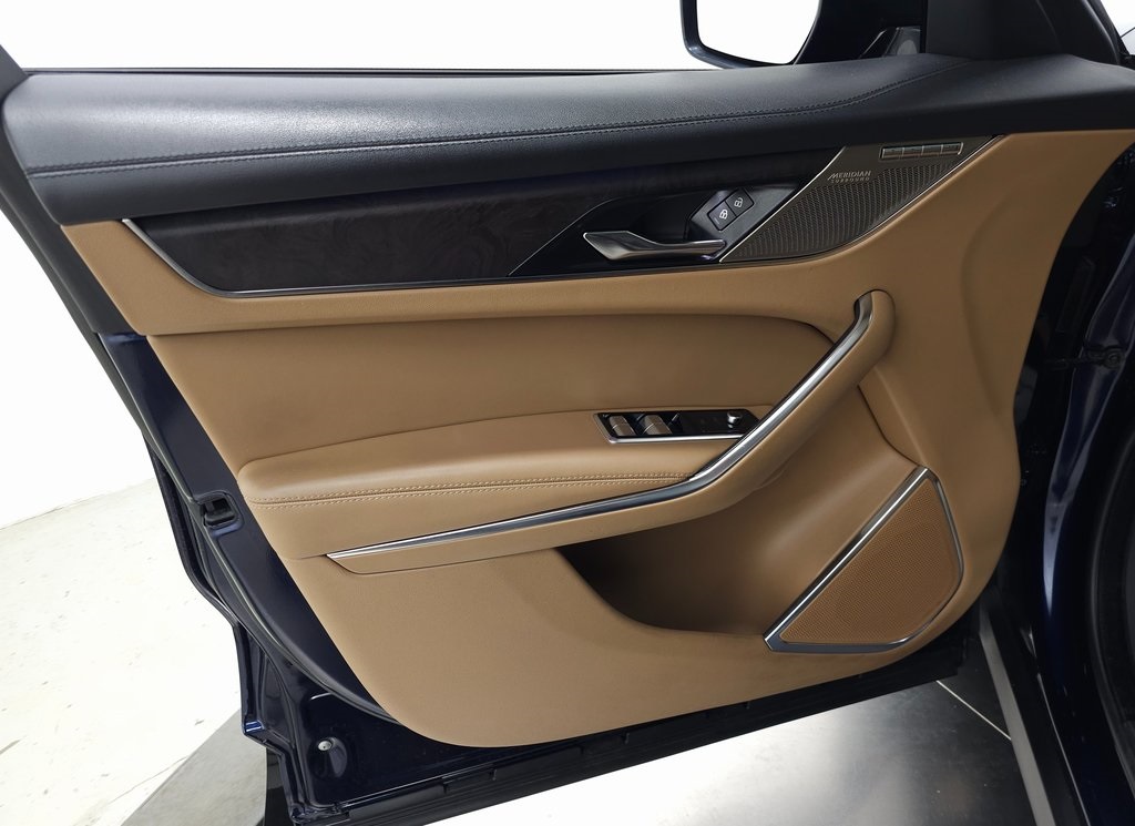 2022 JAGUAR F-PACE - Image 14