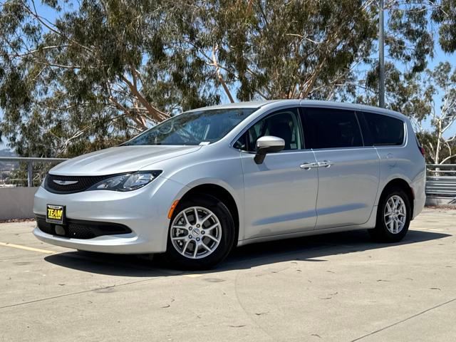 2022 Chrysler Voyager LX photo 2