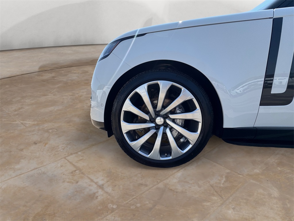 2025 Land Rover Range Rover SE photo 14