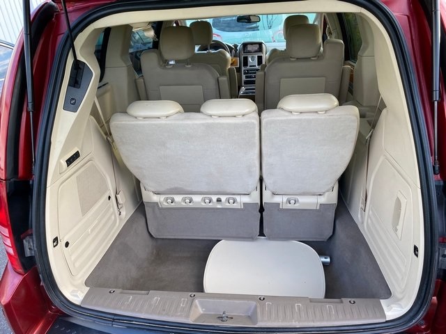 2010 Chrysler Town & Country Limited photo 20