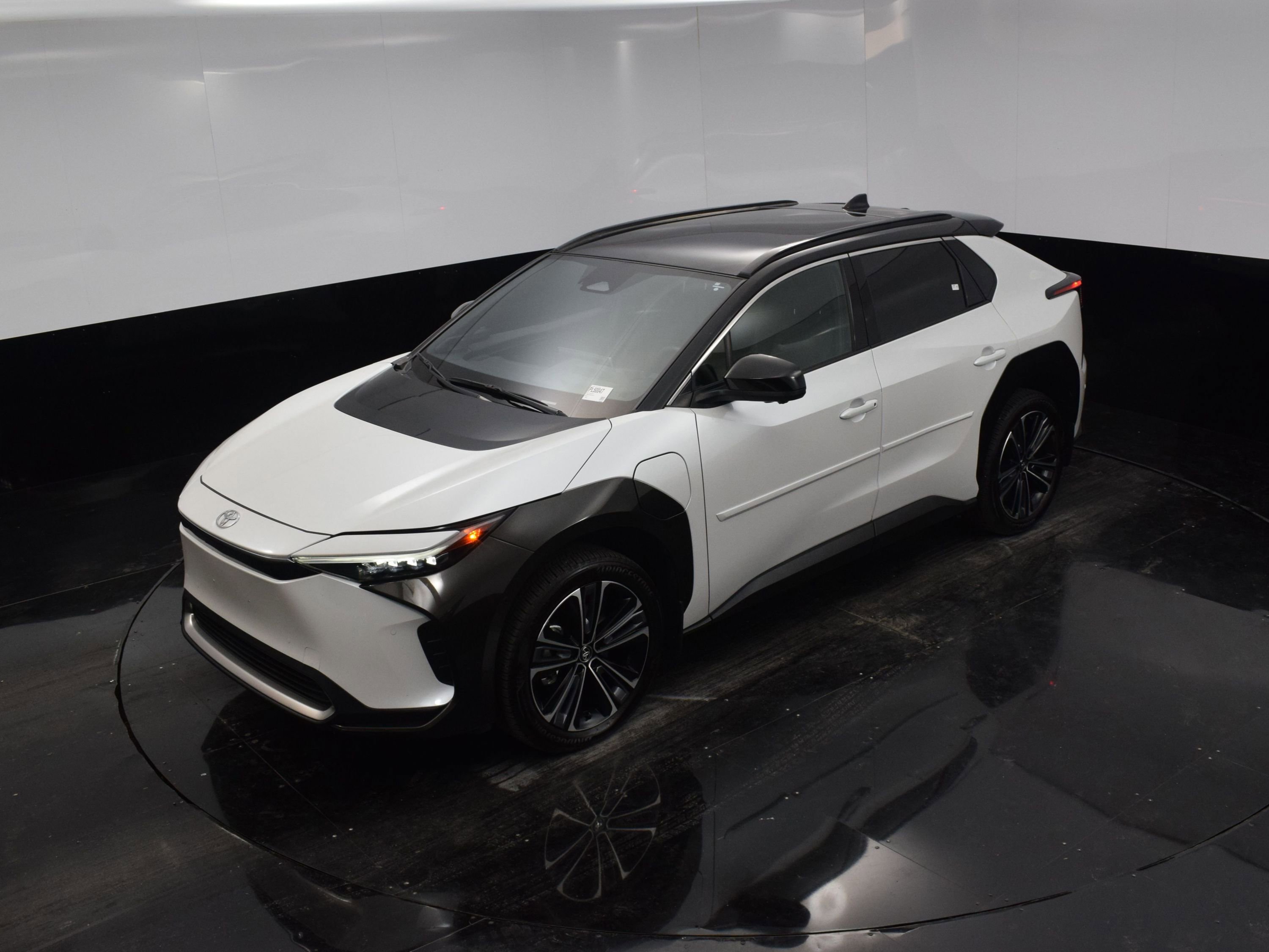 2024 Toyota bZ4X XLE photo 24