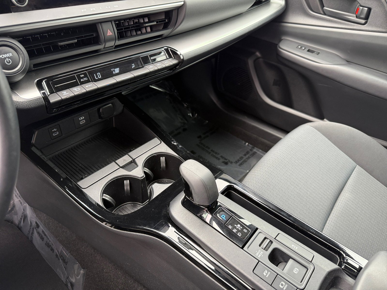 2023 Toyota Prius LE photo 13