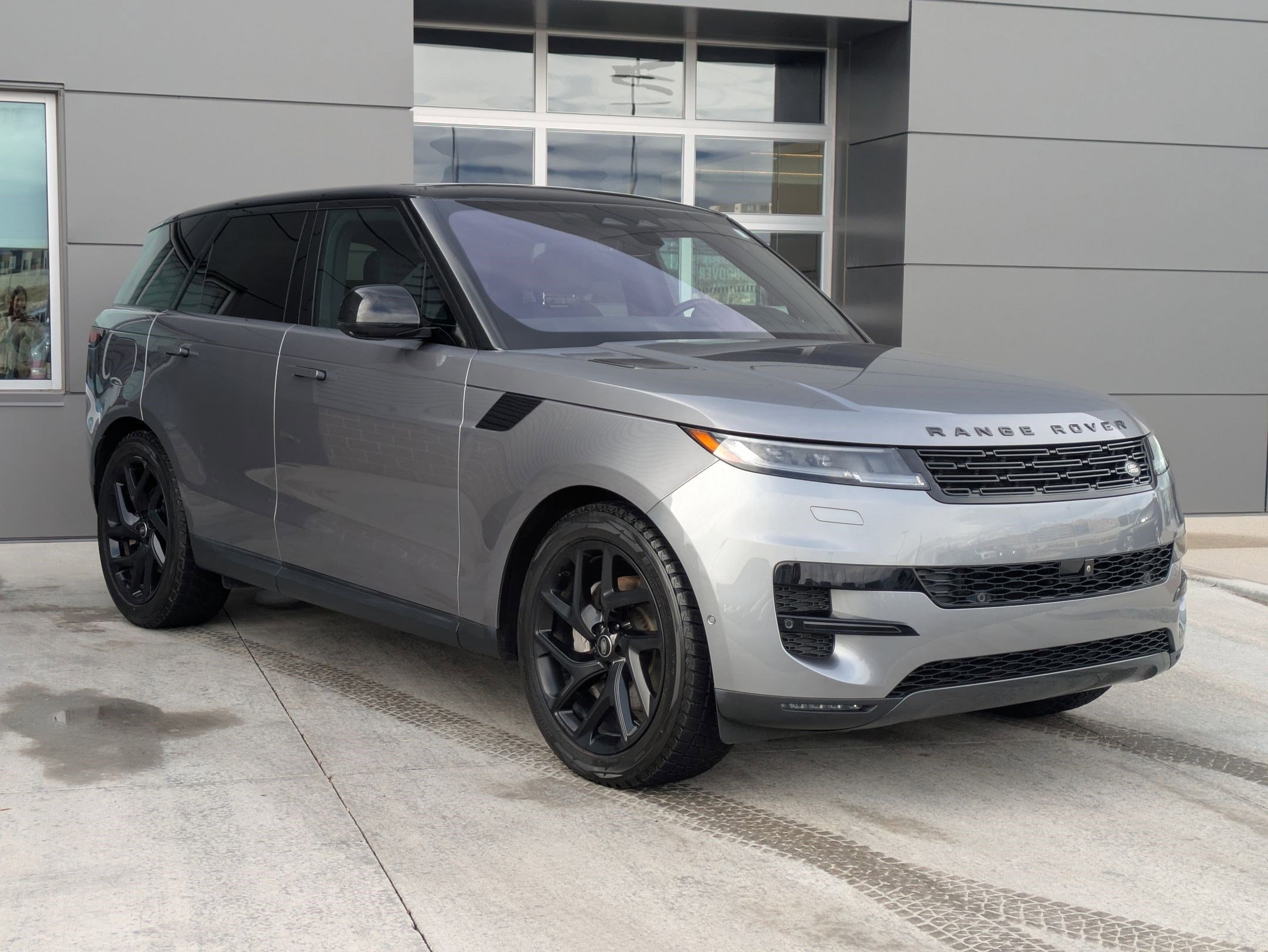2023 Land Rover Range Rover Sport P360 Dynamic SE photo 3