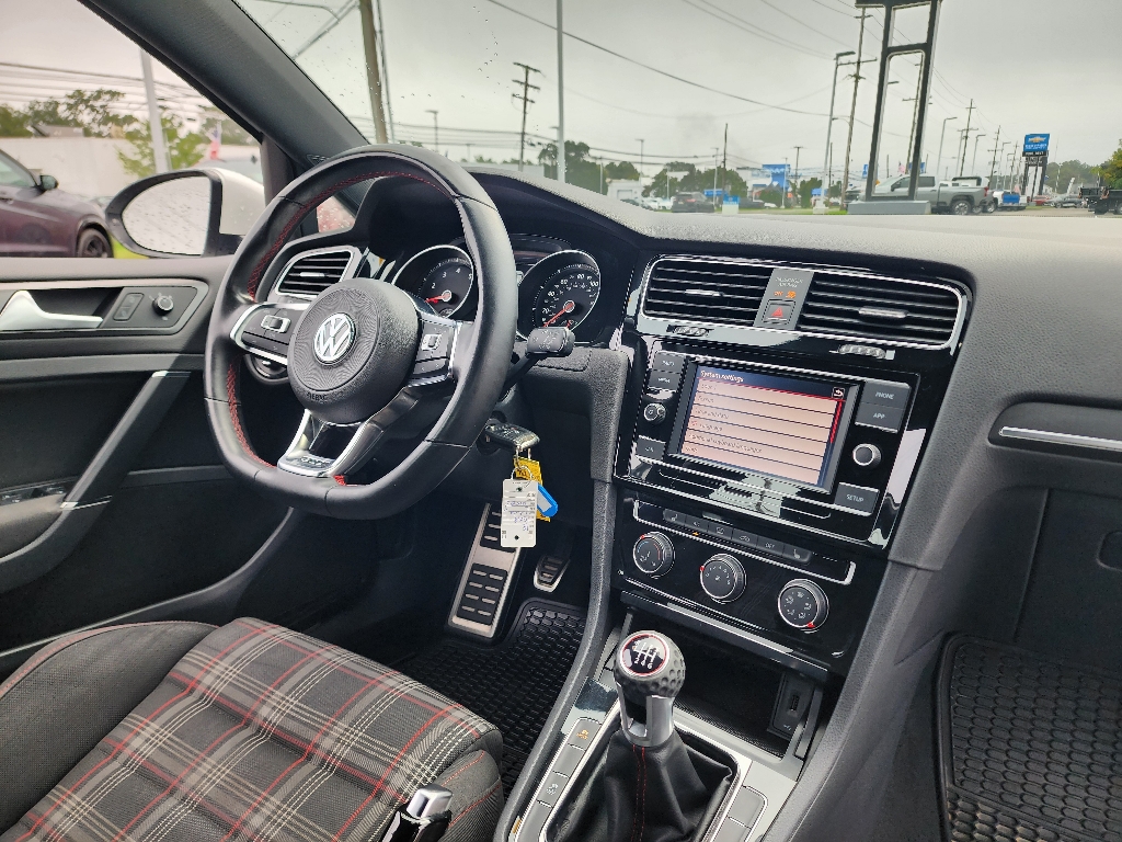 2018 Volkswagen Golf GTI S photo 21
