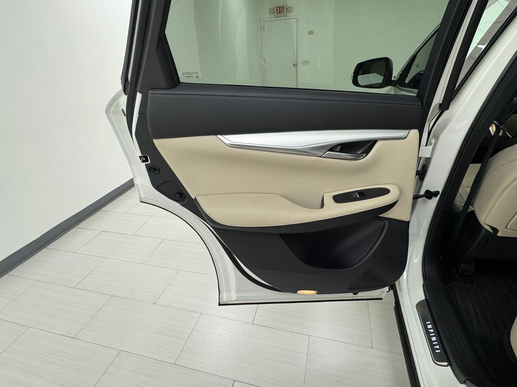 2020 Infiniti QX50 Luxe AWD photo 11