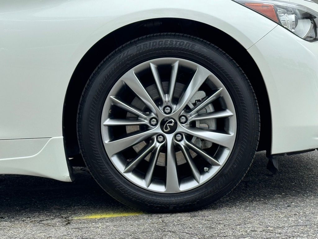 2024 Infiniti Q50 LUXE photo 3