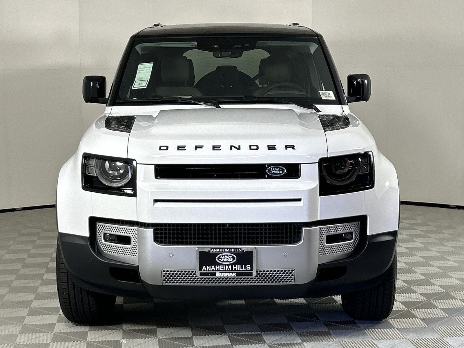 2025 Land Rover Defender 110 S photo 8