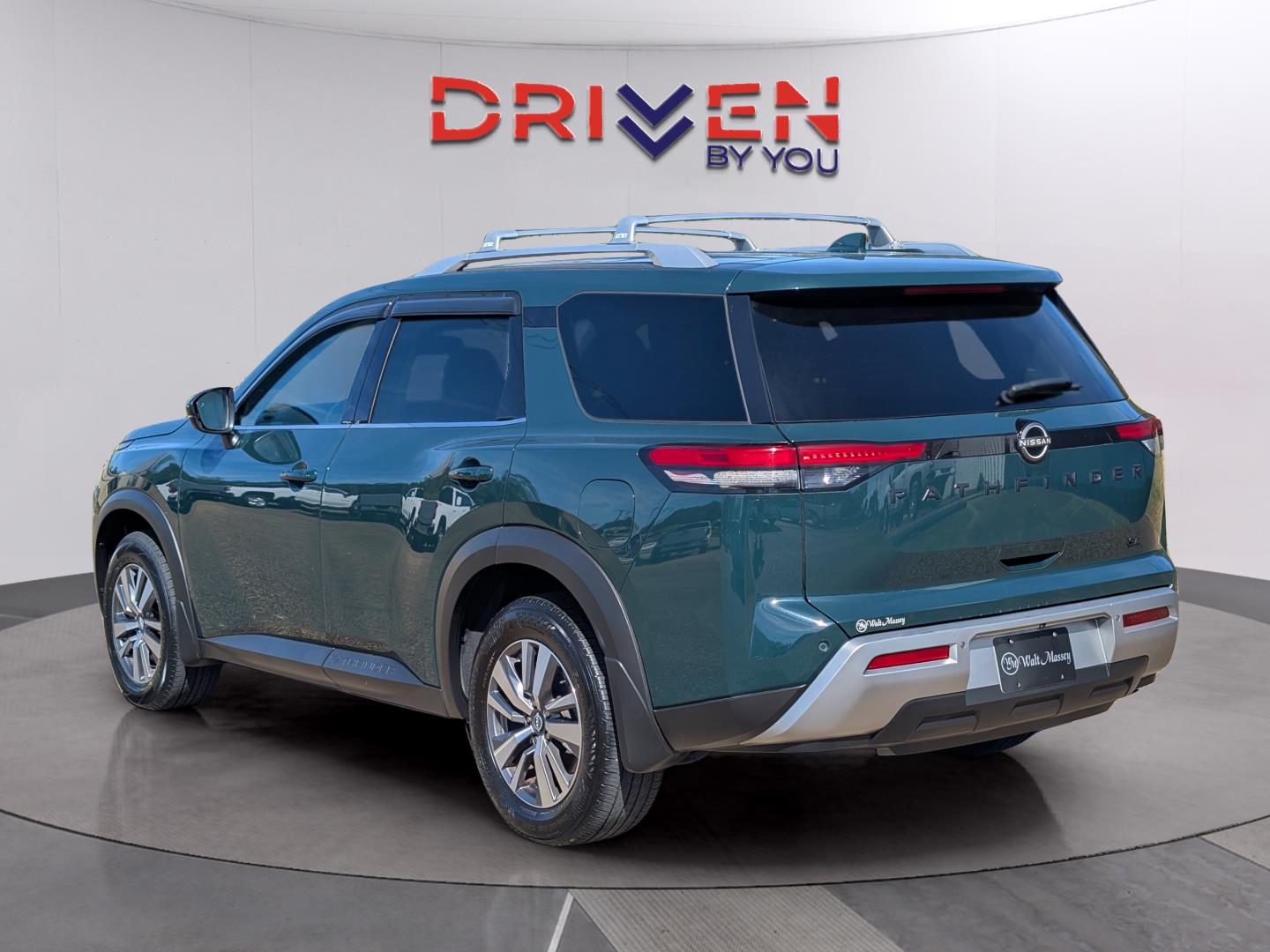 2022 Nissan Pathfinder SL photo 3