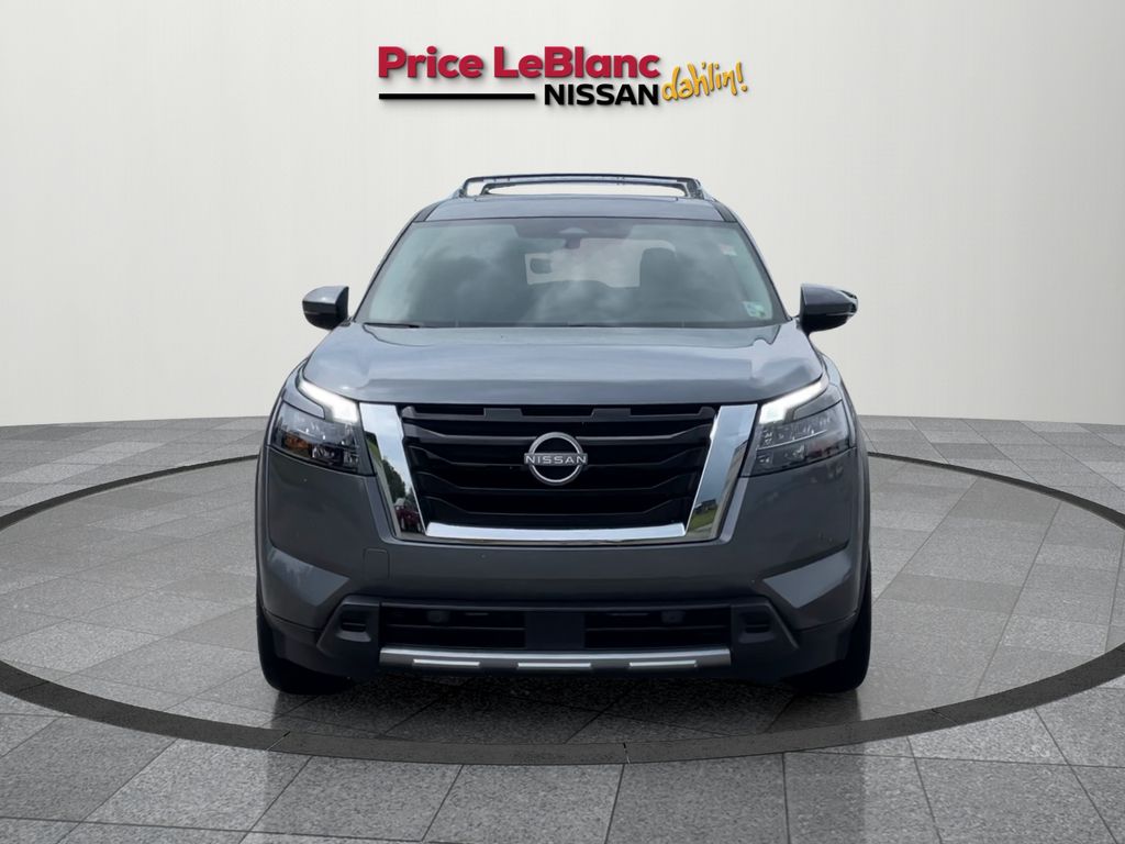 2025 Nissan Pathfinder SL photo 2