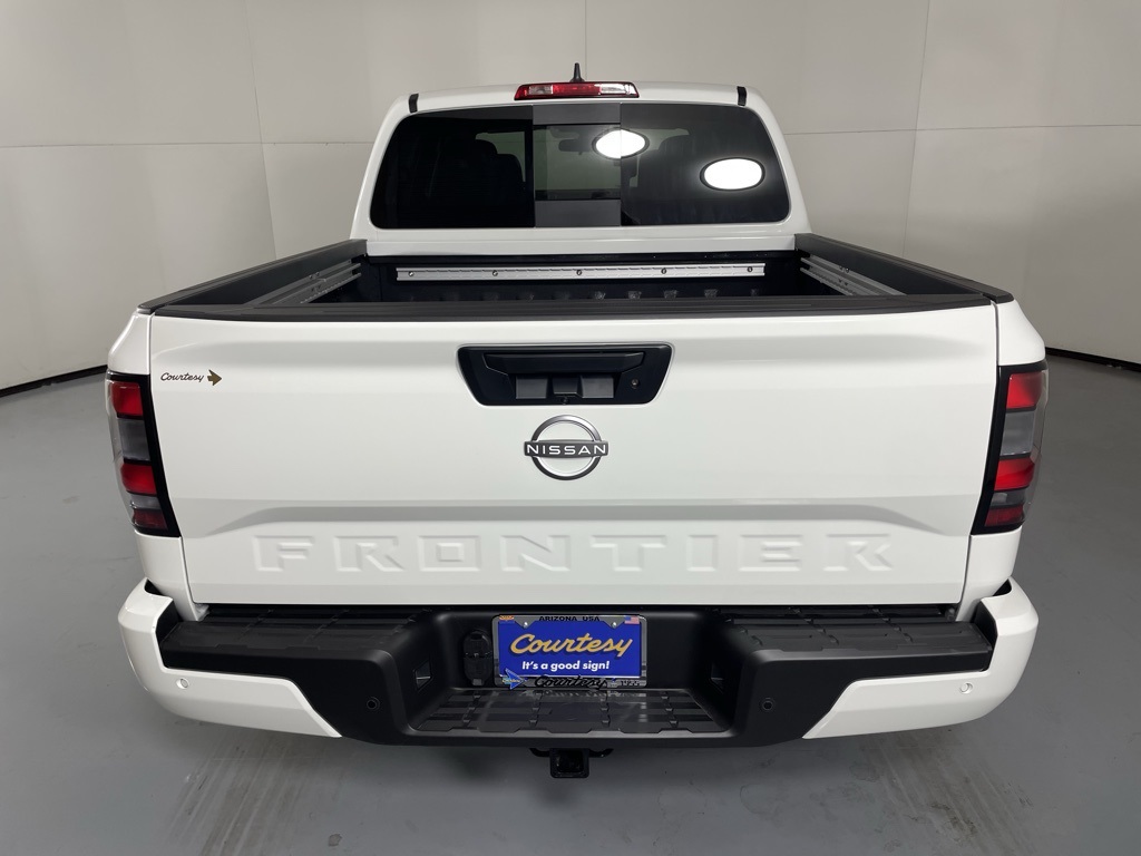 2025 Nissan Frontier Crew Cab SV photo 6