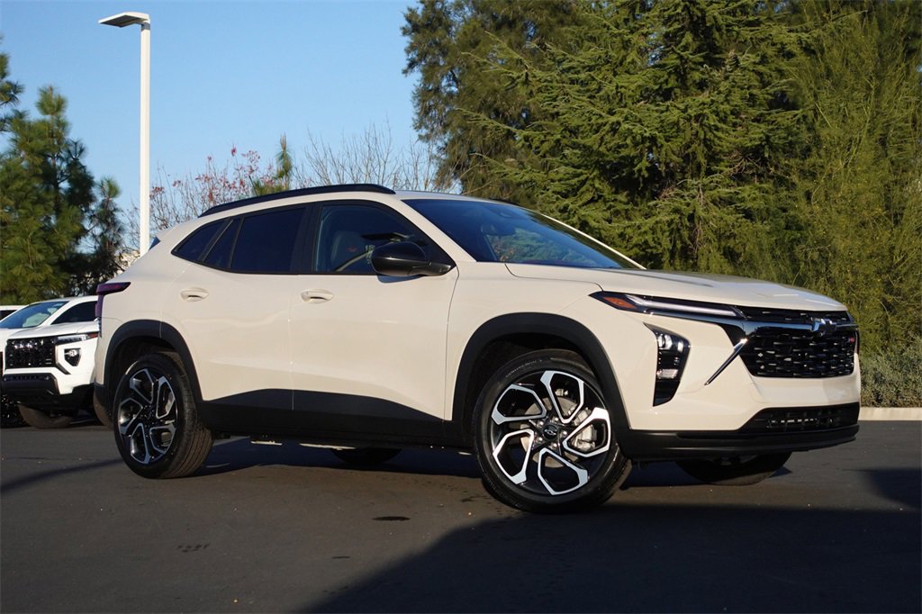 2026 Chevrolet Trax photo 2