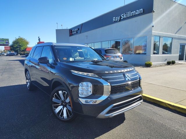 2025 Mitsubishi Outlander SEL Platinum Edition's photo