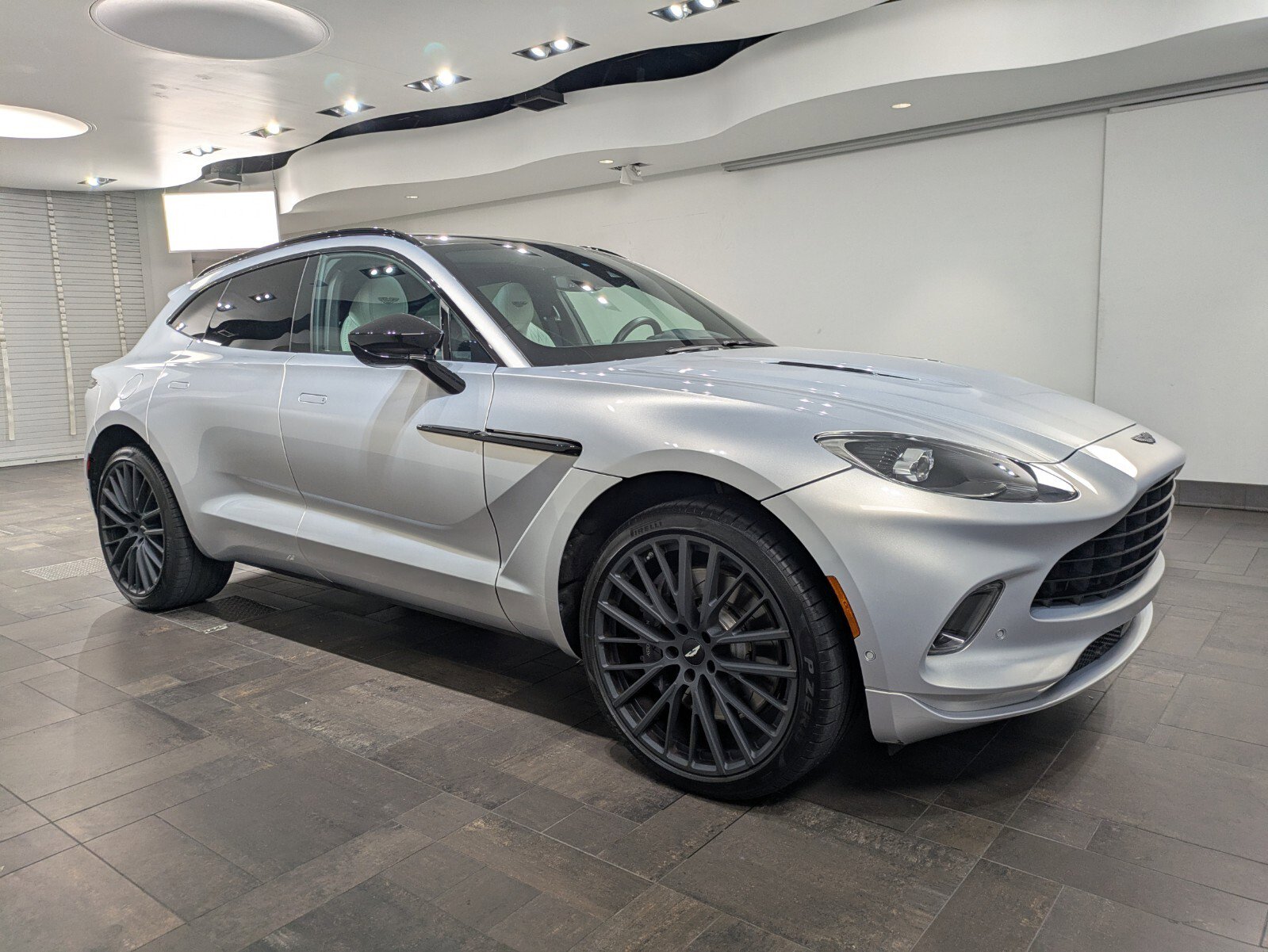 2024 Aston Martin DBX