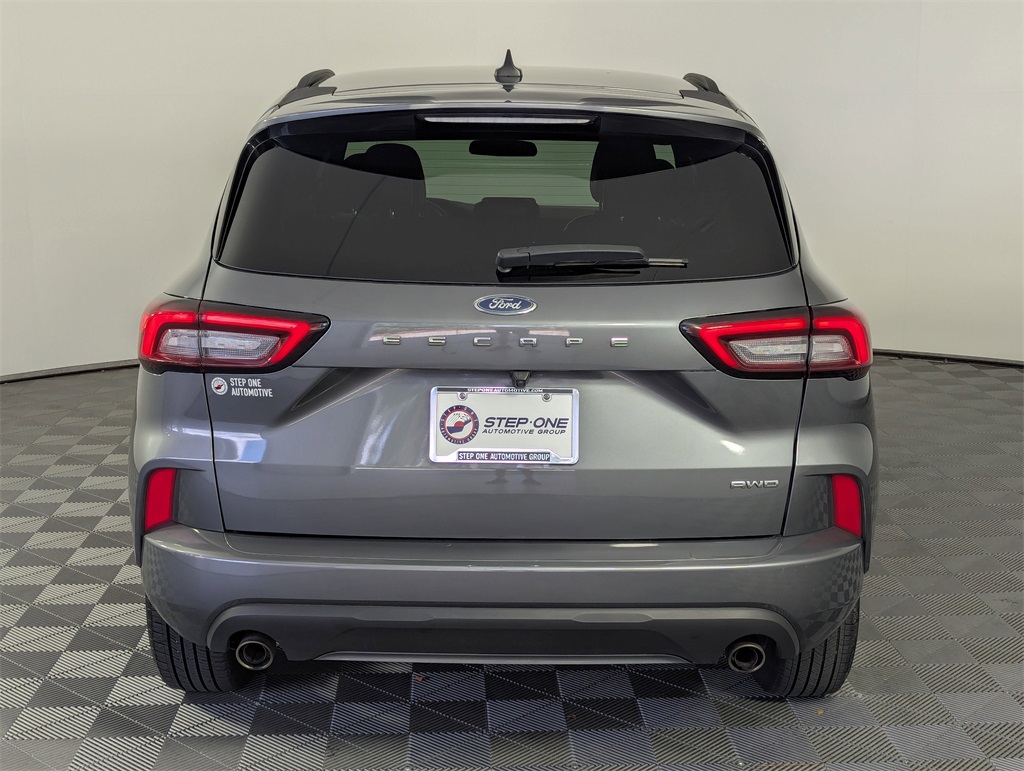 2024 Ford Escape ST-Line photo 4