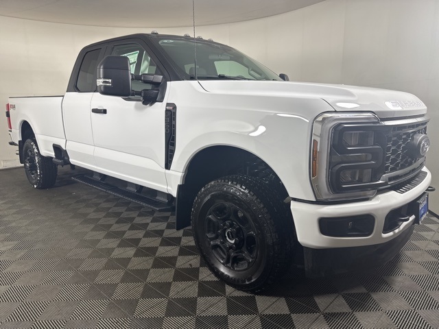 2025 Ford F-350 Super Duty XL's photo