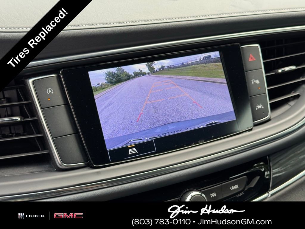 2023 Buick Enclave Essence photo 2