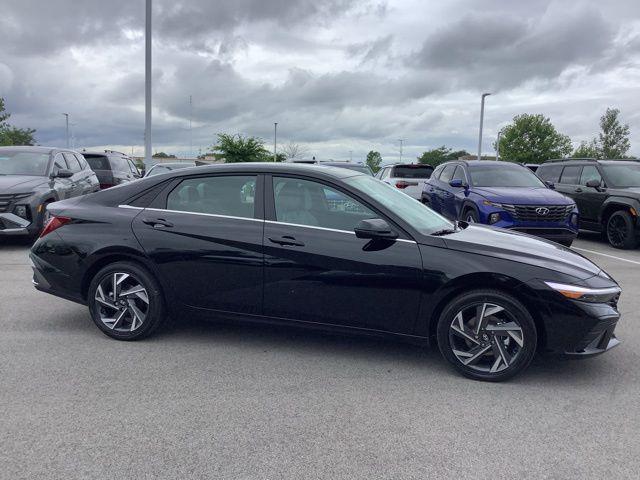 2025 Hyundai Elantra Hybrid Limited photo 4