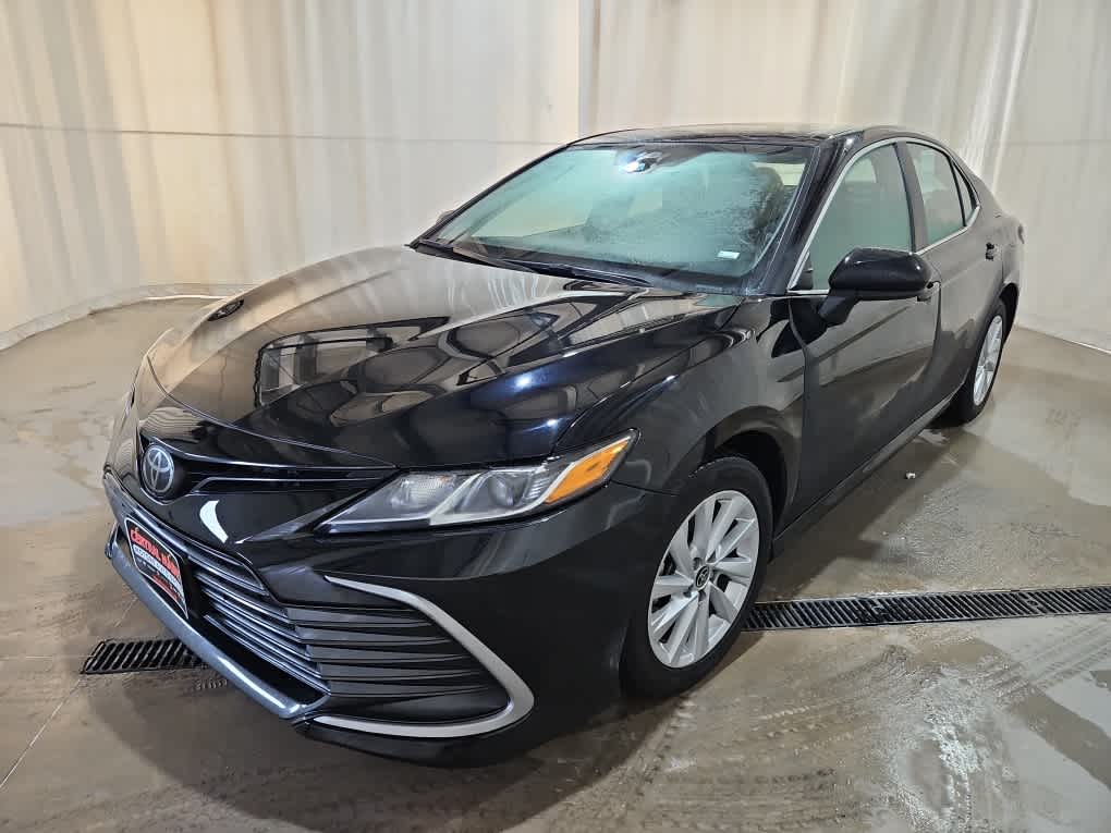 2024 Toyota Camry LE's photo