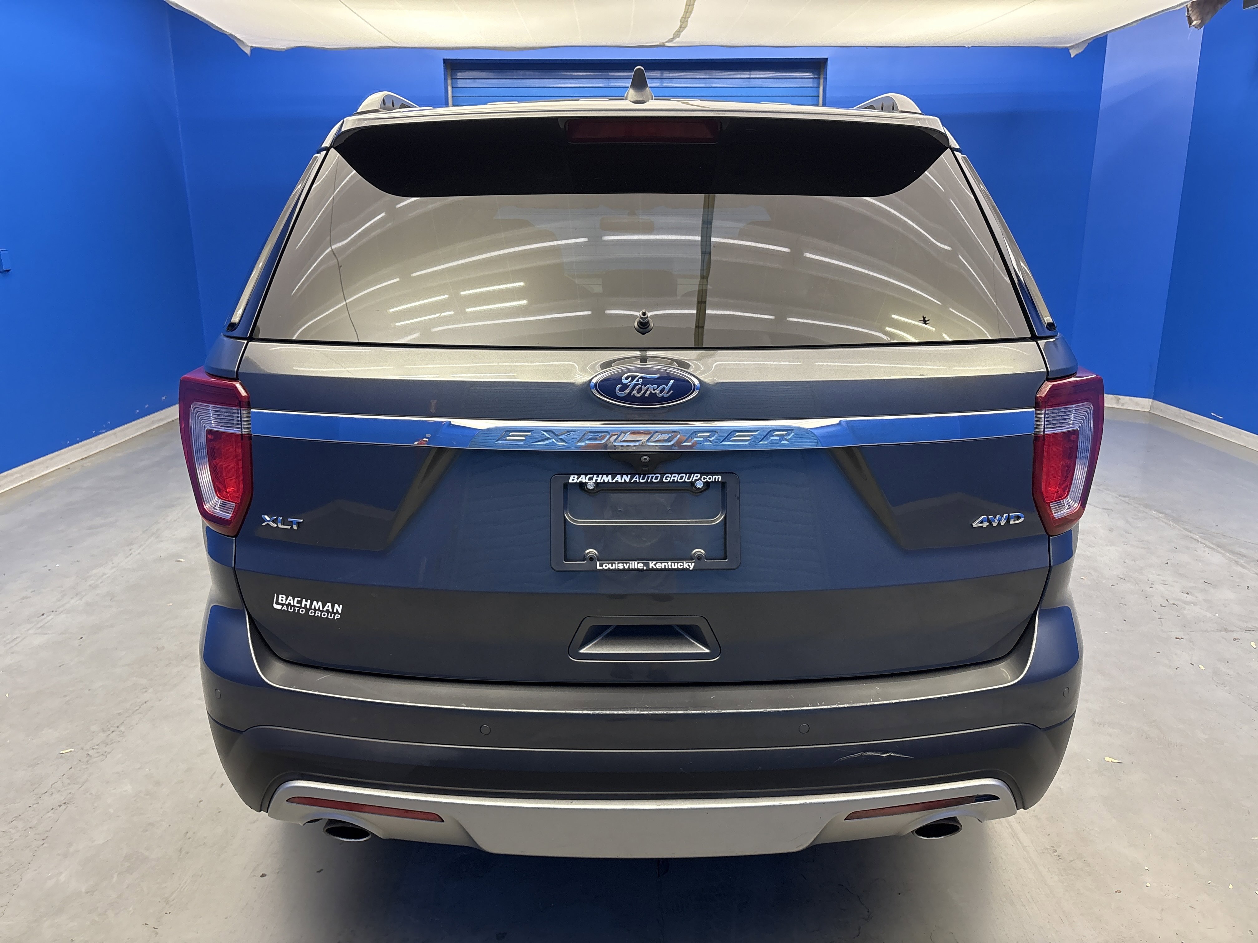 2017 Ford Explorer XLT photo 4