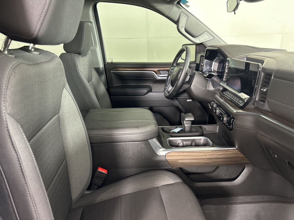 2025 Chevrolet Silverado 1500 RST photo 14