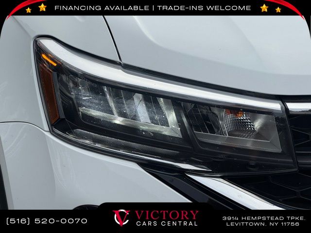 2023 Volkswagen Taos SE photo 3