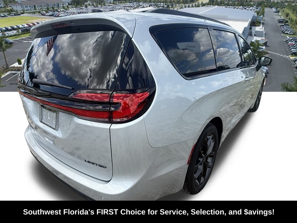 2026 Chrysler Pacifica Limited photo 3