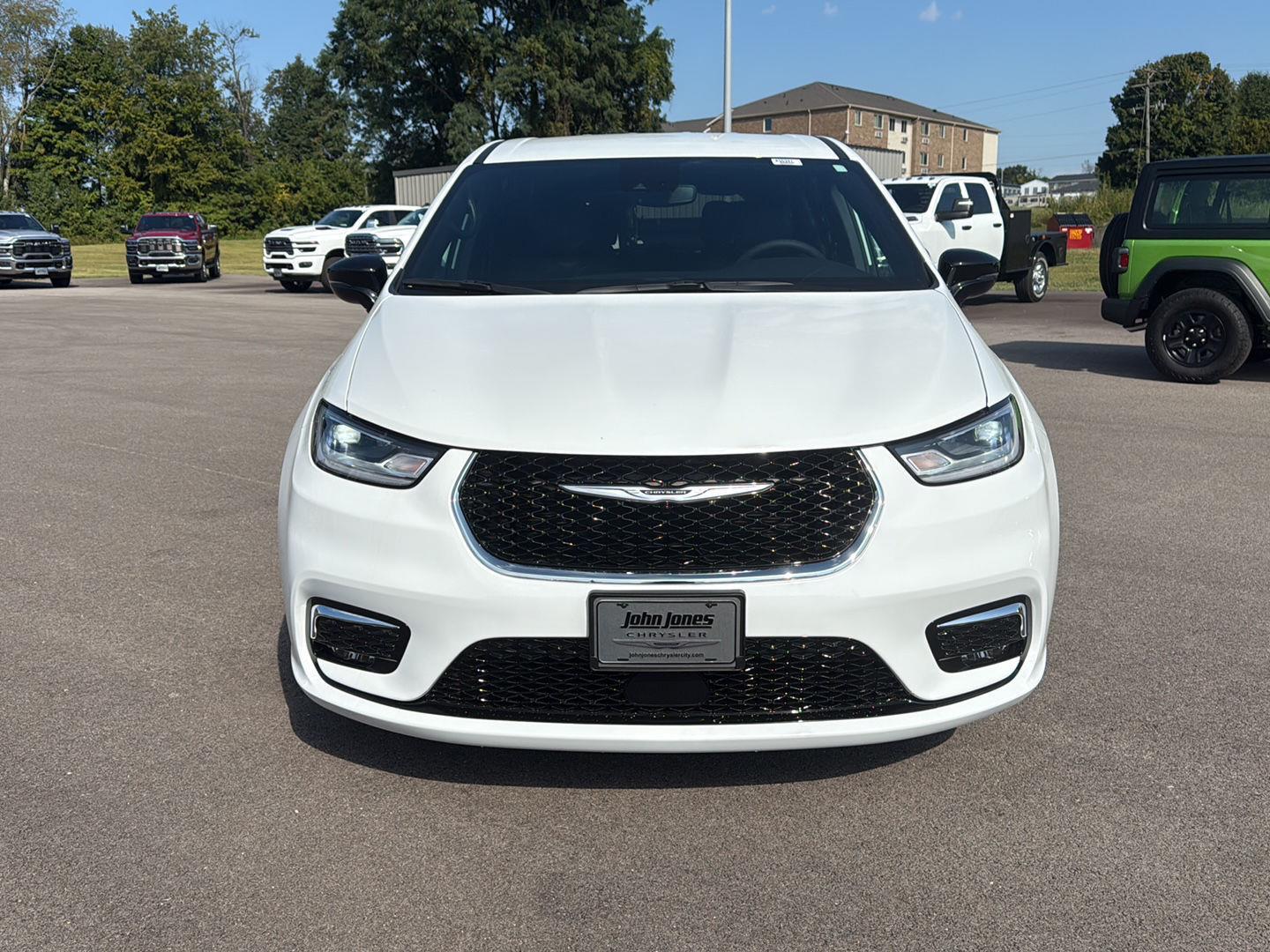 2026 Chrysler Pacifica photo 13