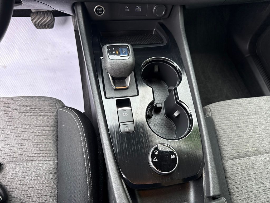 2022 Nissan Rogue SV photo 19