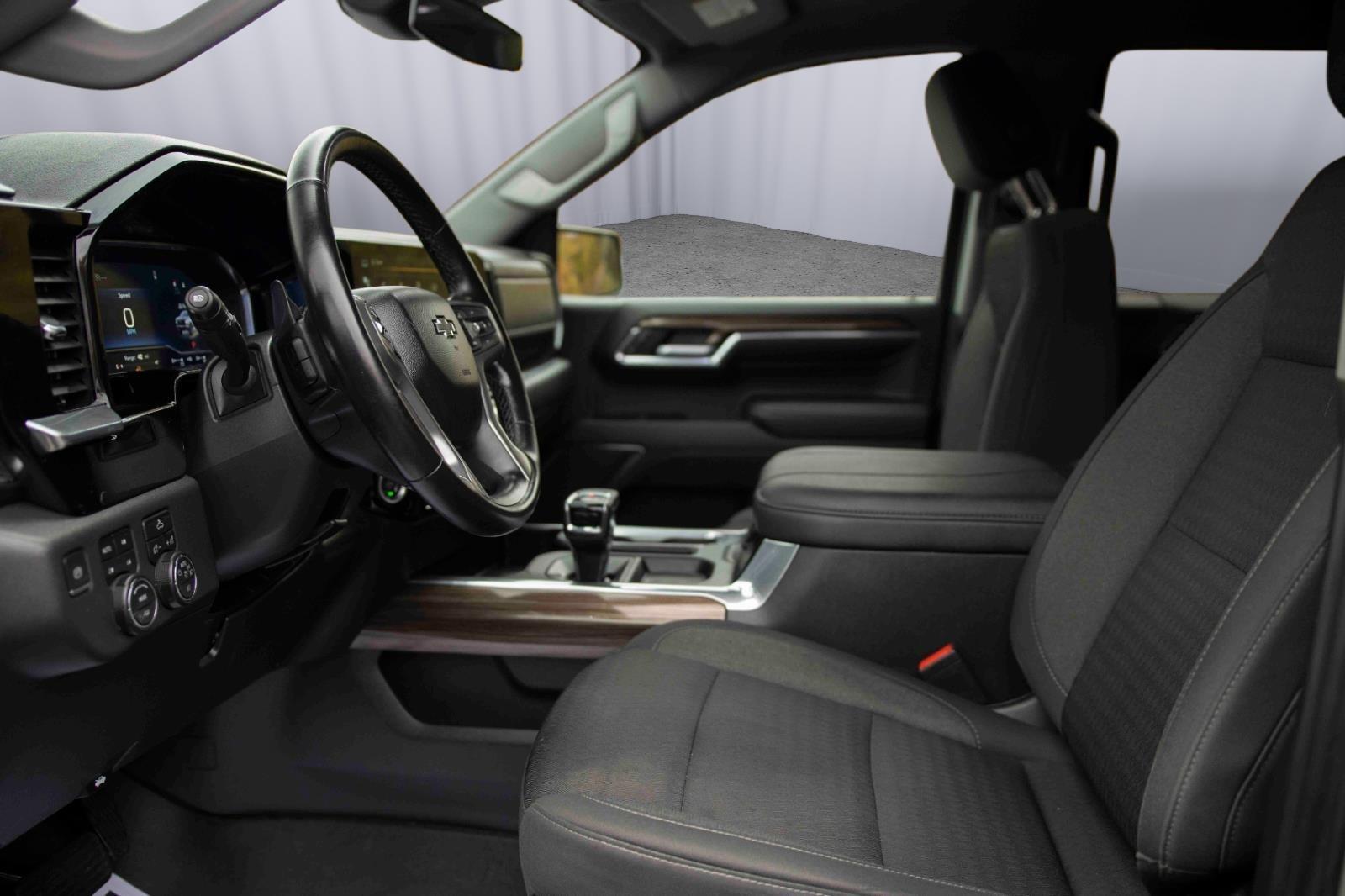 2023 Chevrolet Silverado 1500 LT Trail Boss photo 2