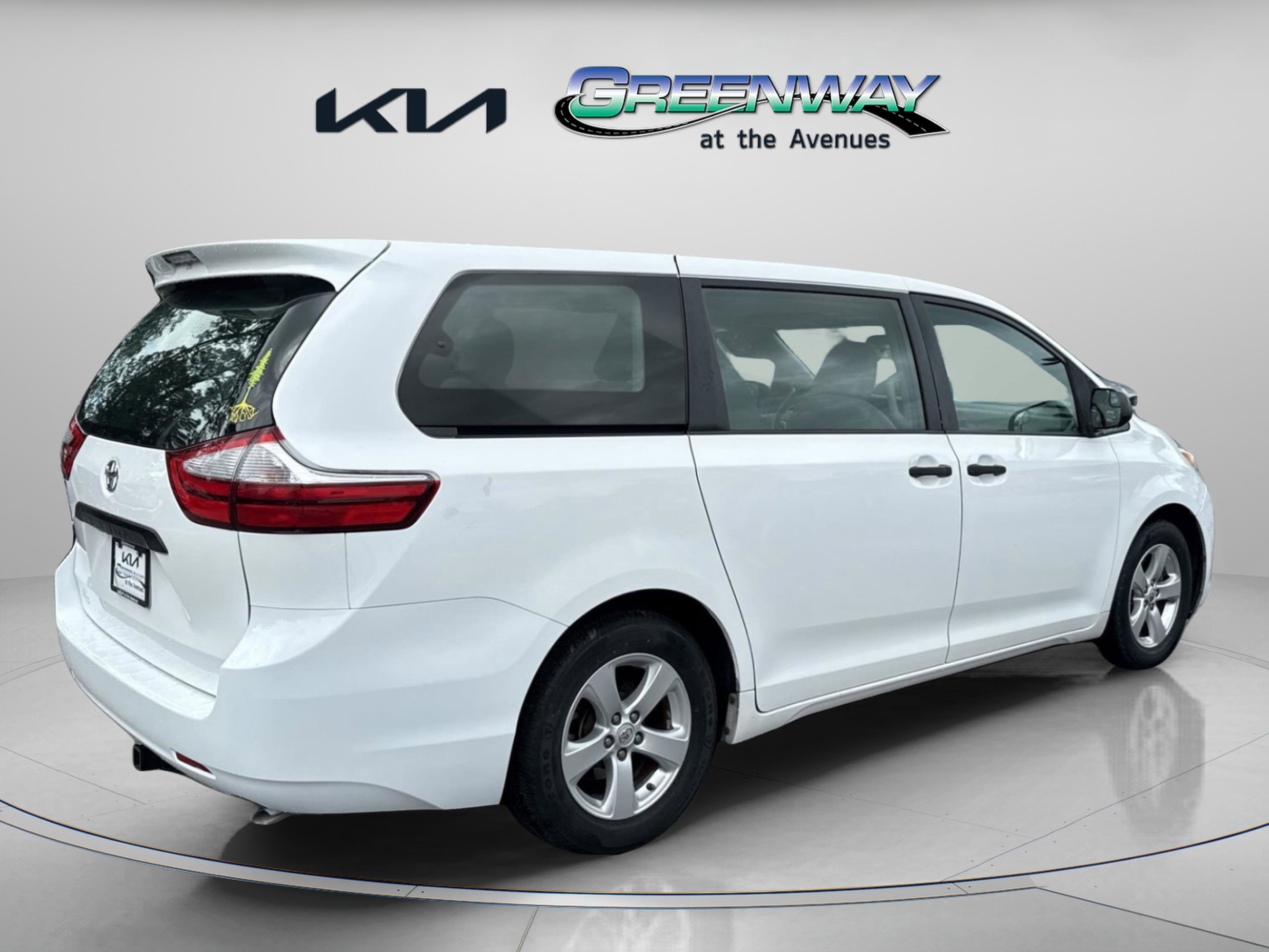 2016 Toyota Sienna L photo 4
