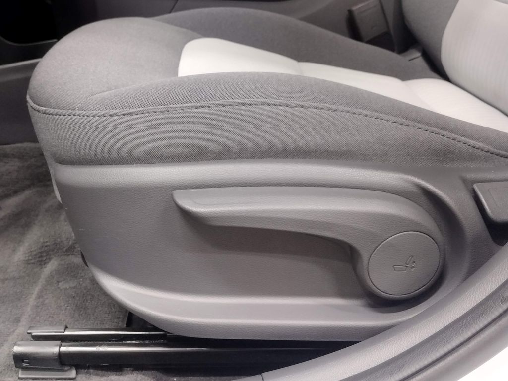 2020 Hyundai Ioniq Electric SE photo 18