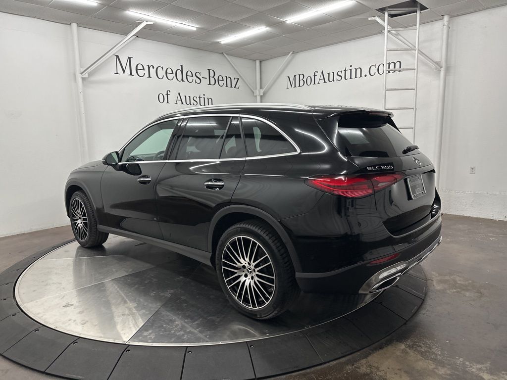 2026 Mercedes Benz GLC 300 photo 5