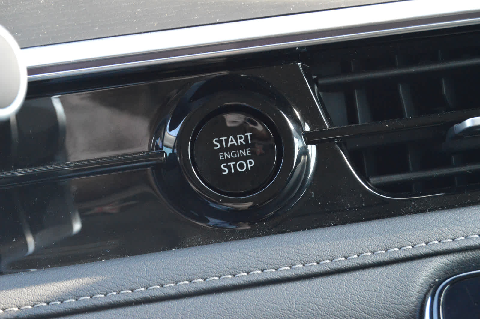 2025 INFINITI QX80 Sensory 4WD - Photo 17