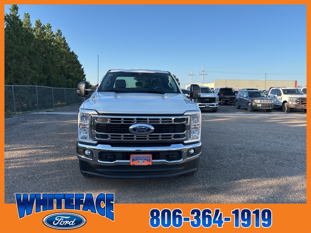 2025 Ford F-350 XLT photo 9