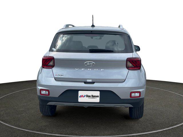 2025 Hyundai Venue SEL photo 4