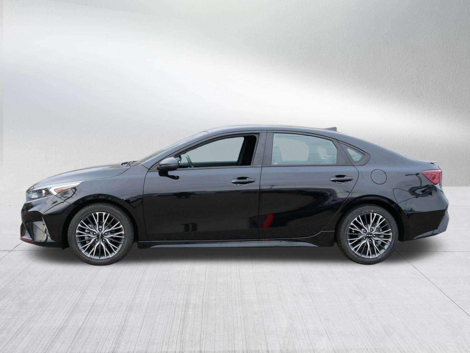 2023 Kia Forte GT-Line photo 4