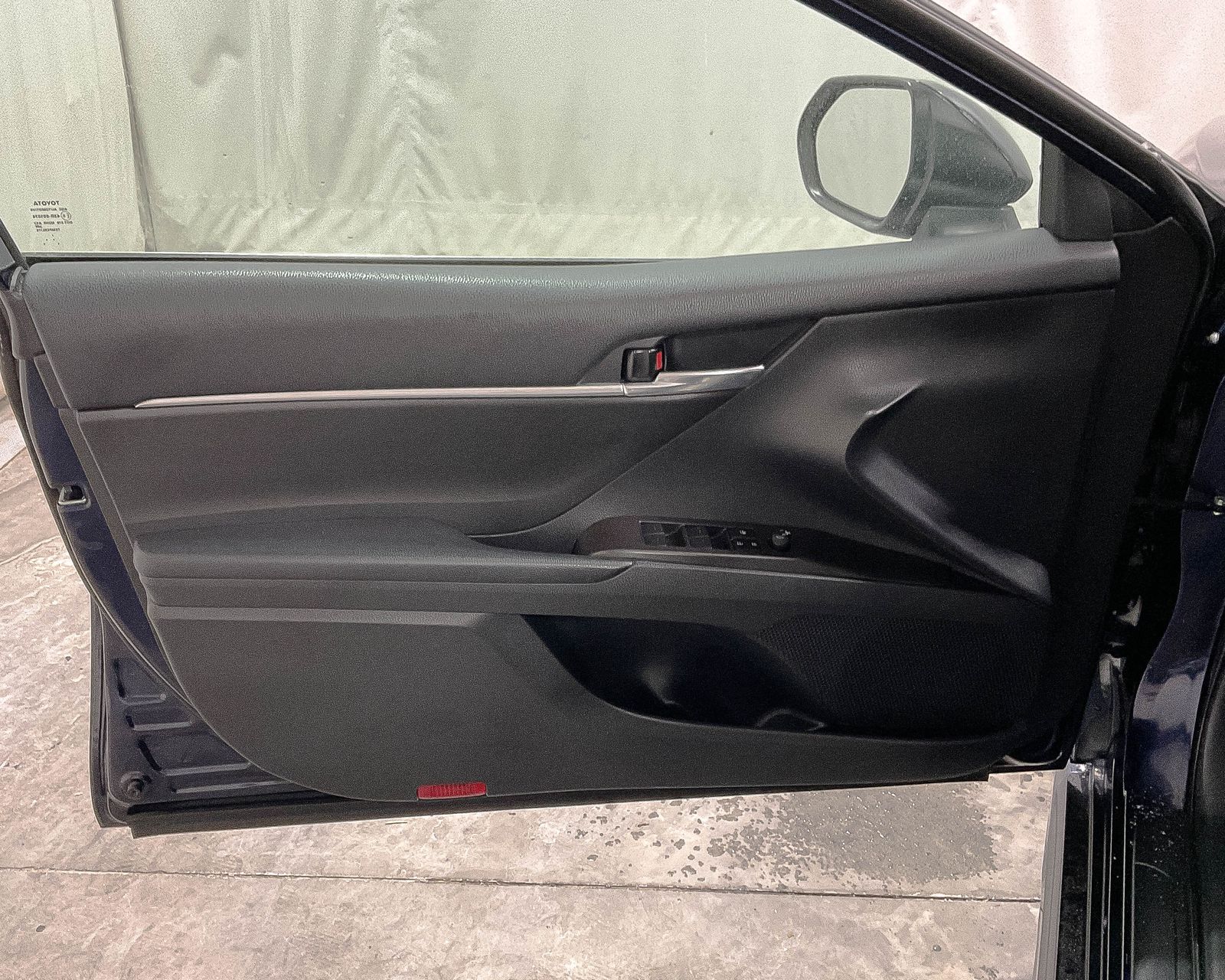 2022 Toyota Camry SE photo 9